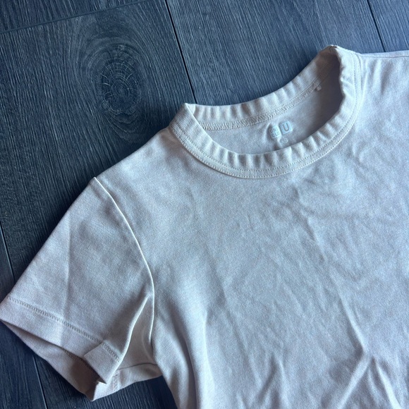 UNIQLO peach waist length tshirt XS - Picture 2 of 3